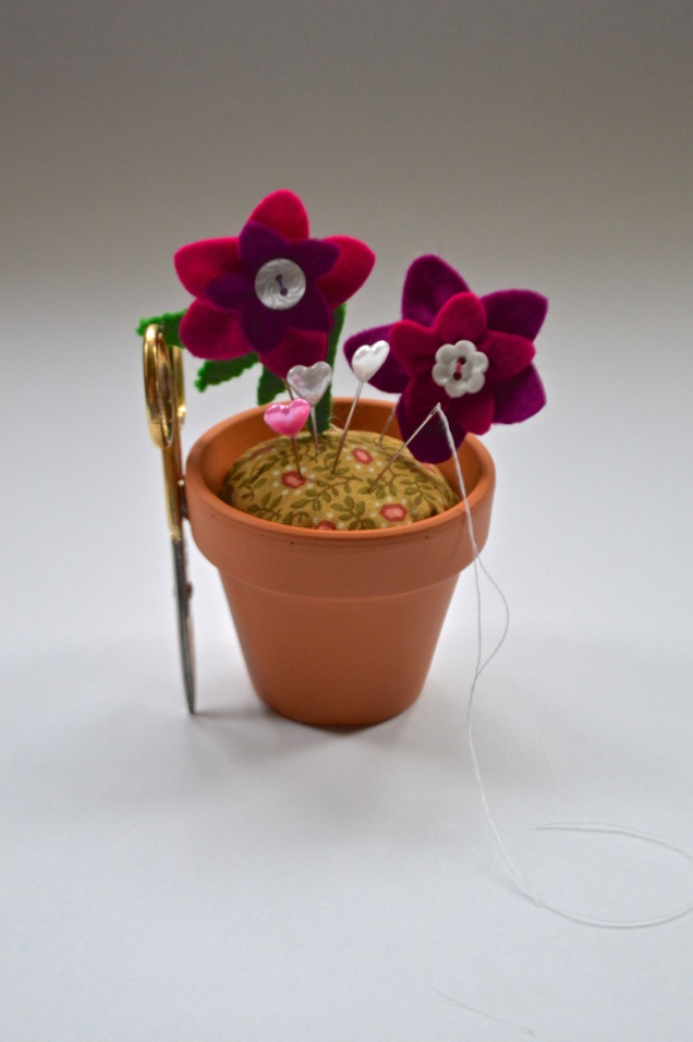 flower pot pincushion with felt flowers